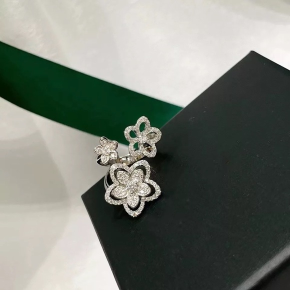 Triple Flower Sterling Silver Ring - Picture 1 of 3